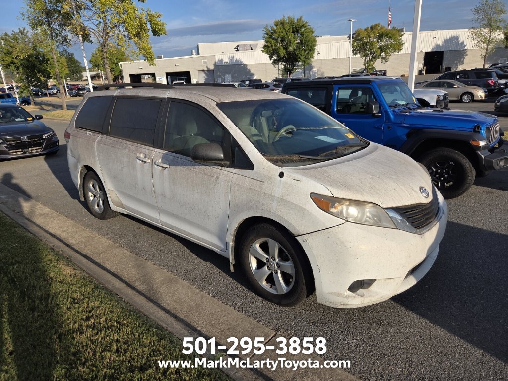 Used 2014 Toyota Sienna LE FWD image 2