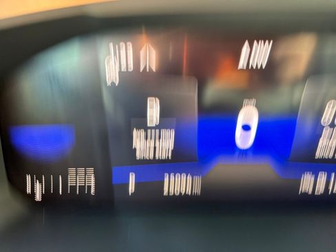 Certified 2022 Volkswagen Tiguan SE w/ Panoramic Sunroof Package image 20