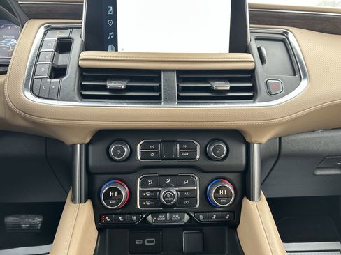 Used 2024 Chevrolet Suburban Premier image 19