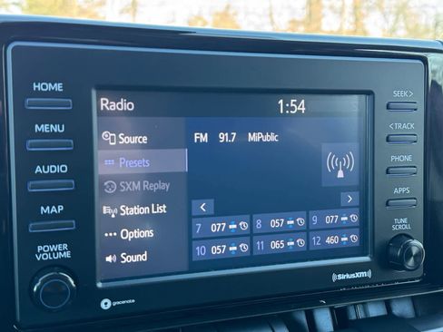 Used 2021 Toyota RAV4 LE image 4