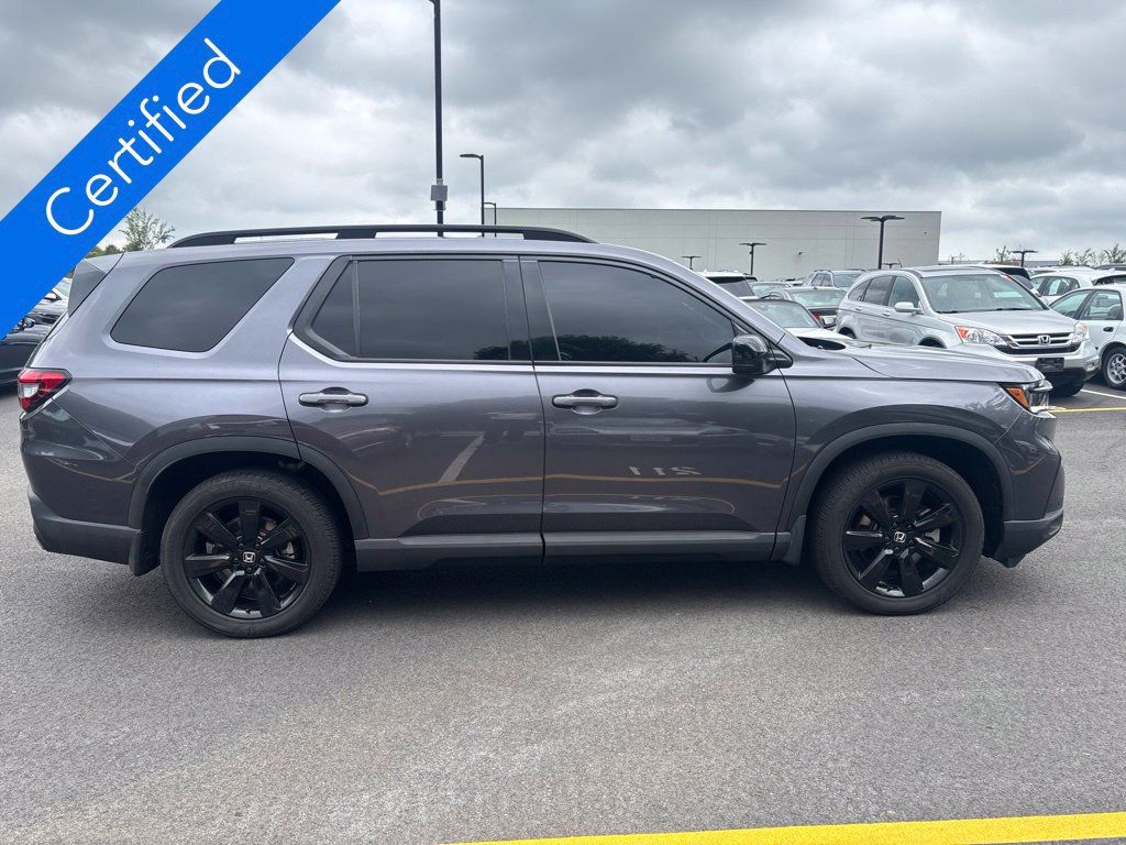 Used 2025 Honda Pilot Black Edition image 4