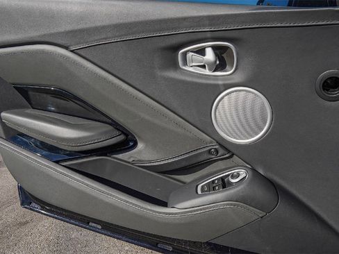 Used 2022 Aston Martin V8 Vantage Coupe image 35