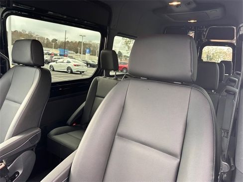 Used 2025 Mercedes-Benz Sprinter 2500 image 18