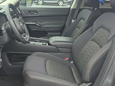 Used 2025 Nissan Pathfinder SV AWD/4WD image 5