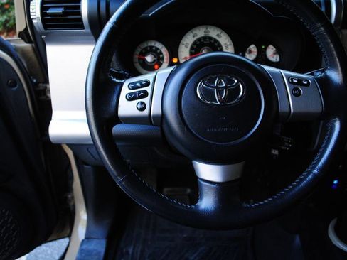 Used 2014 Toyota FJ Cruiser 4WD w/ Upgrade Package image 28