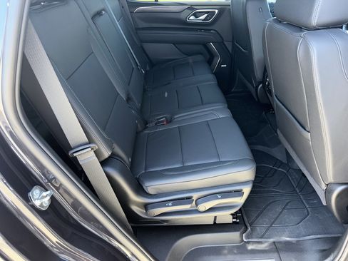 Certified 2024 Chevrolet Tahoe Z71 w/ Luxury Package AWD/4WD image 16