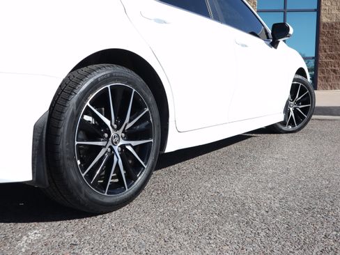 Used 2024 Toyota Camry SE image 11