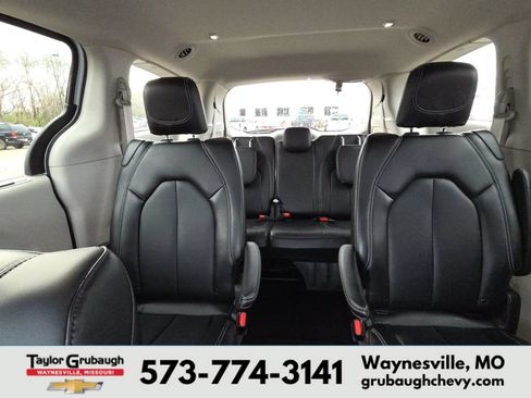 Used 2024 Chrysler Pacifica Touring-L FWD image 25