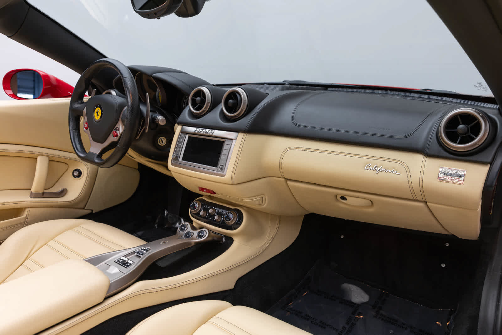 Used 2010 Ferrari California RWD image 45