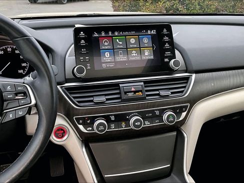 Used 2020 Honda Accord Touring image 6