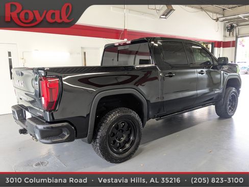 Used 2023 GMC Sierra 1500 AT4 w/ Technology Package AWD/4WD image 4