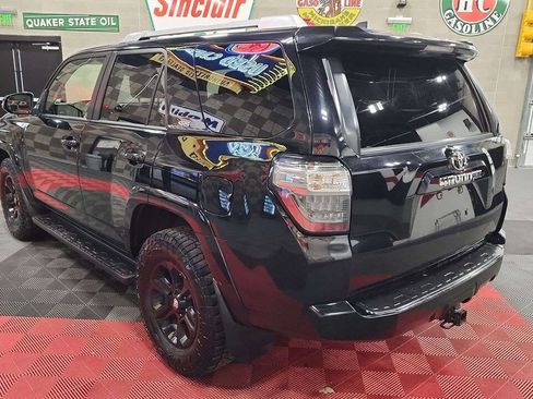 Used 2016 Toyota 4Runner SR5 Premium image 3