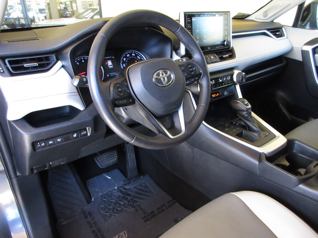 Used 2019 Toyota RAV4 XLE Premium w/ Cold Weather Package FWD image 14