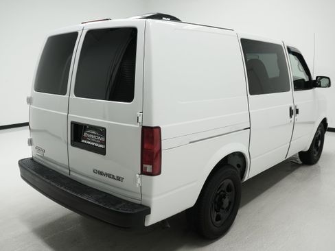 Used 2005 Chevrolet Astro RWD image 4