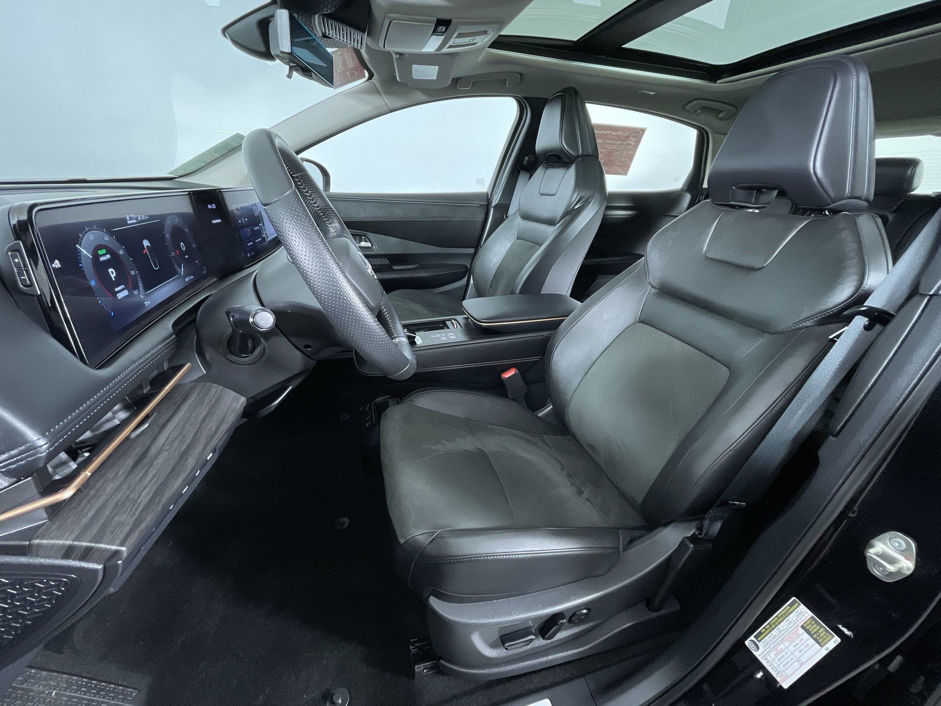 Certified 2024 Nissan Ariya AWD image 15