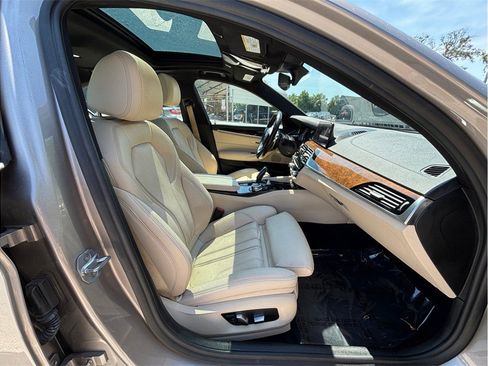 Used 2018 BMW 530i w/ Premium Package RWD image 43
