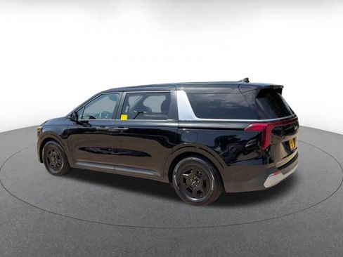 Used 2026 Kia Carnival FWD image 10