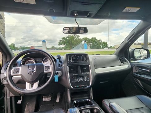 Used 2017 Dodge Grand Caravan GT FWD image 17