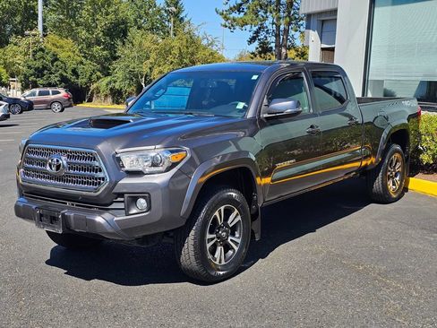 Used 2016 Toyota Tacoma TRD Sport w/ Towing Package AWD/4WD image 3