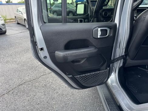 Used 2020 Jeep Wrangler Unlimited Sahara AWD/4WD image 15