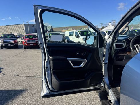 Used 2017 Nissan Titan SL image 19