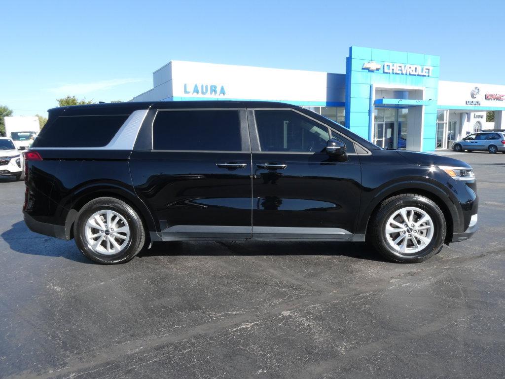 Used 2023 Kia Carnival LX FWD image 4