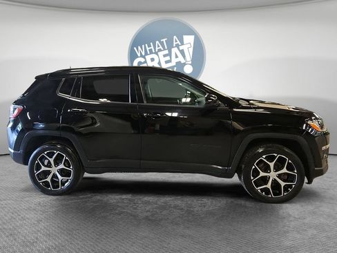 Used 2019 Jeep Compass Latitude AWD/4WD image 2