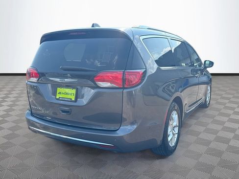 Used 2020 Chrysler Pacifica Touring-L Plus w/ Tire & Wheel Group FWD image 4