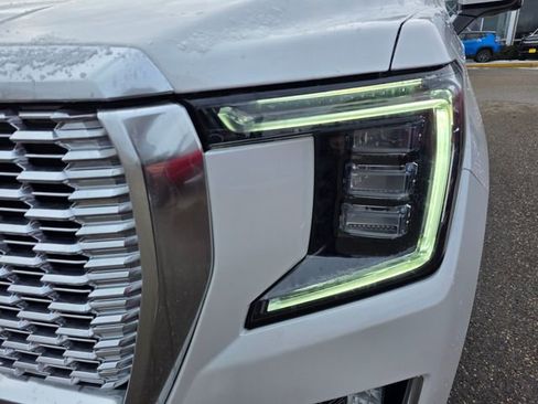 Used 2021 GMC Yukon Denali w/ Denali Premium Package AWD/4WD image 3