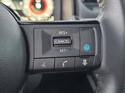 Used 2024 Nissan Rogue SL w/ SL Premium Package image 11