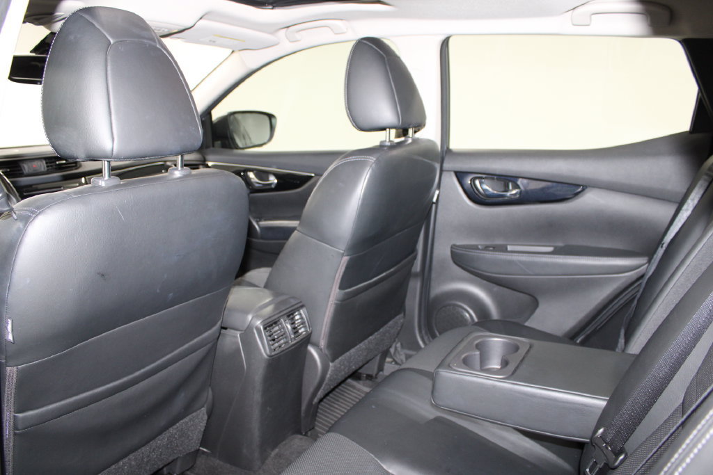 Used 2019 Nissan Rogue Sport SL w/ Premium Package FWD image 17