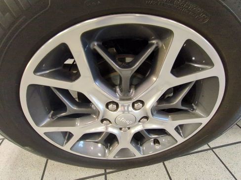 Used 2019 Jeep Grand Cherokee Overland image 30