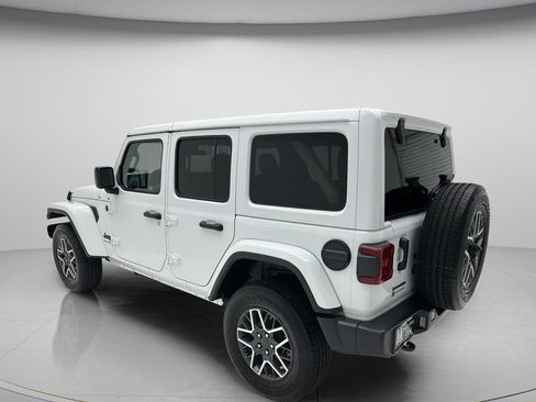 Used 2025 Jeep Wrangler Unlimited Sahara AWD/4WD image 7