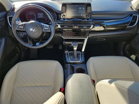 Used 2021 Kia Seltos EX image 17