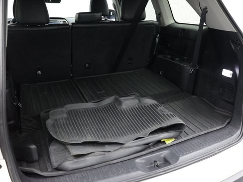 Used 2019 Toyota Highlander XLE AWD/4WD image 38