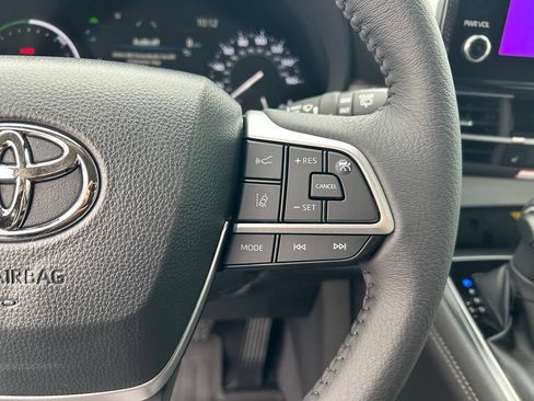 Used 2026 Toyota Sienna XLE FWD image 14