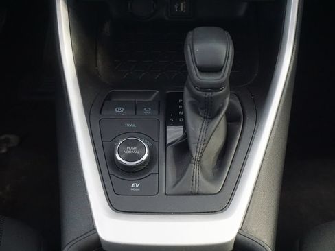 Used 2025 Toyota RAV4 LE AWD/4WD image 26