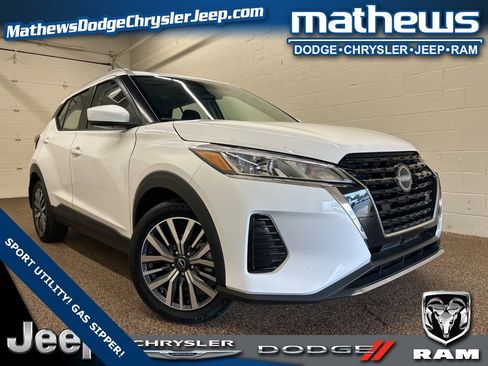 Used 2023 Nissan Kicks SV image 1