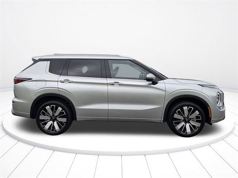New 2025 Mitsubishi Outlander SEL image 2