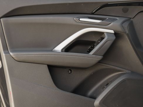 Certified 2025 Audi Q5 Premium w/ Convenience Package image 23