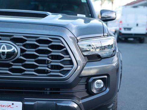 Used 2022 Toyota Tacoma TRD Sport w/ Technology Package RWD image 5