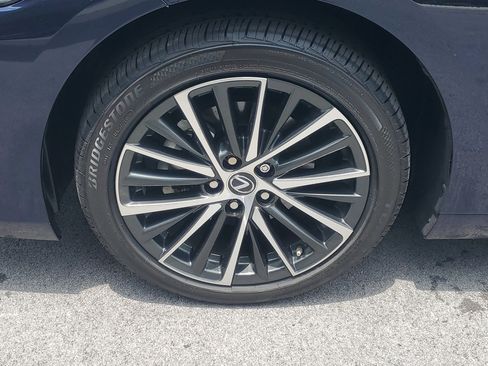 Used 2025 Lexus ES 300h w/ Premium Package FWD image 4