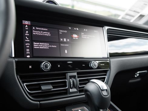 Certified 2026 Porsche Macan S AWD/4WD image 25