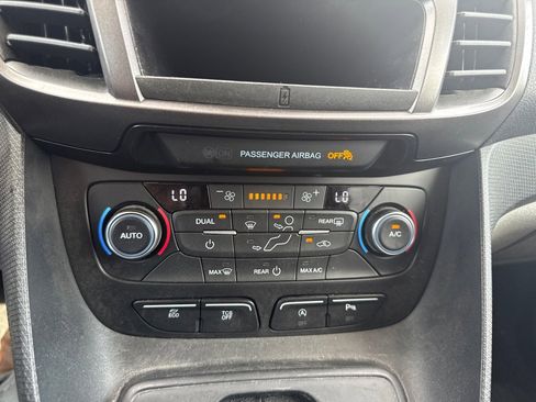 Used 2022 Ford Transit Connect XLT image 28