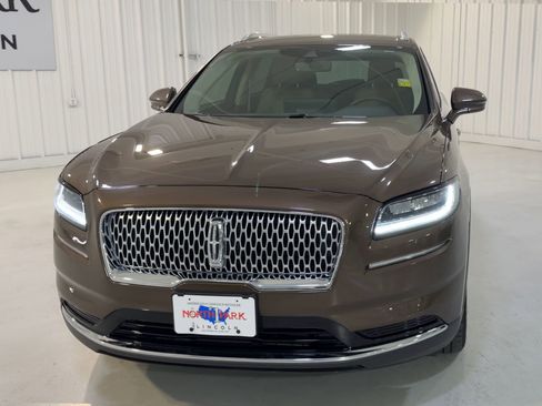 Used 2022 Lincoln Nautilus FWD w/ Premium Package image 4