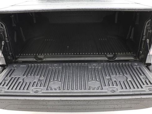 Used 2023 Nissan Frontier SV image 10