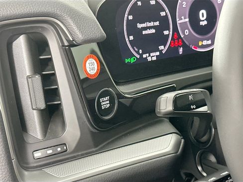 Certified 2025 Porsche Cayenne Coupe image 33