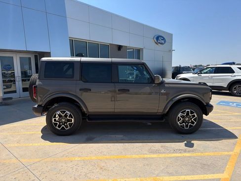 New 2026 Ford Bronco Outer Banks AWD/4WD image 8