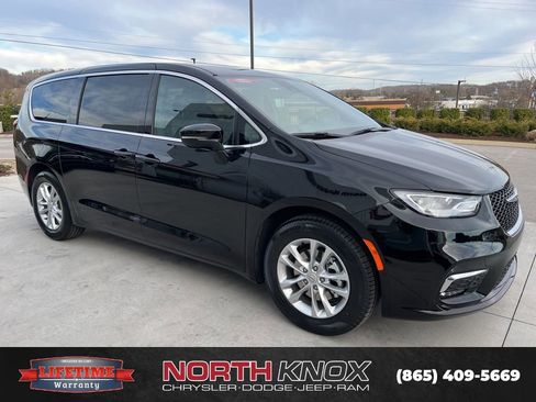New 2026 Chrysler Pacifica Select image 28