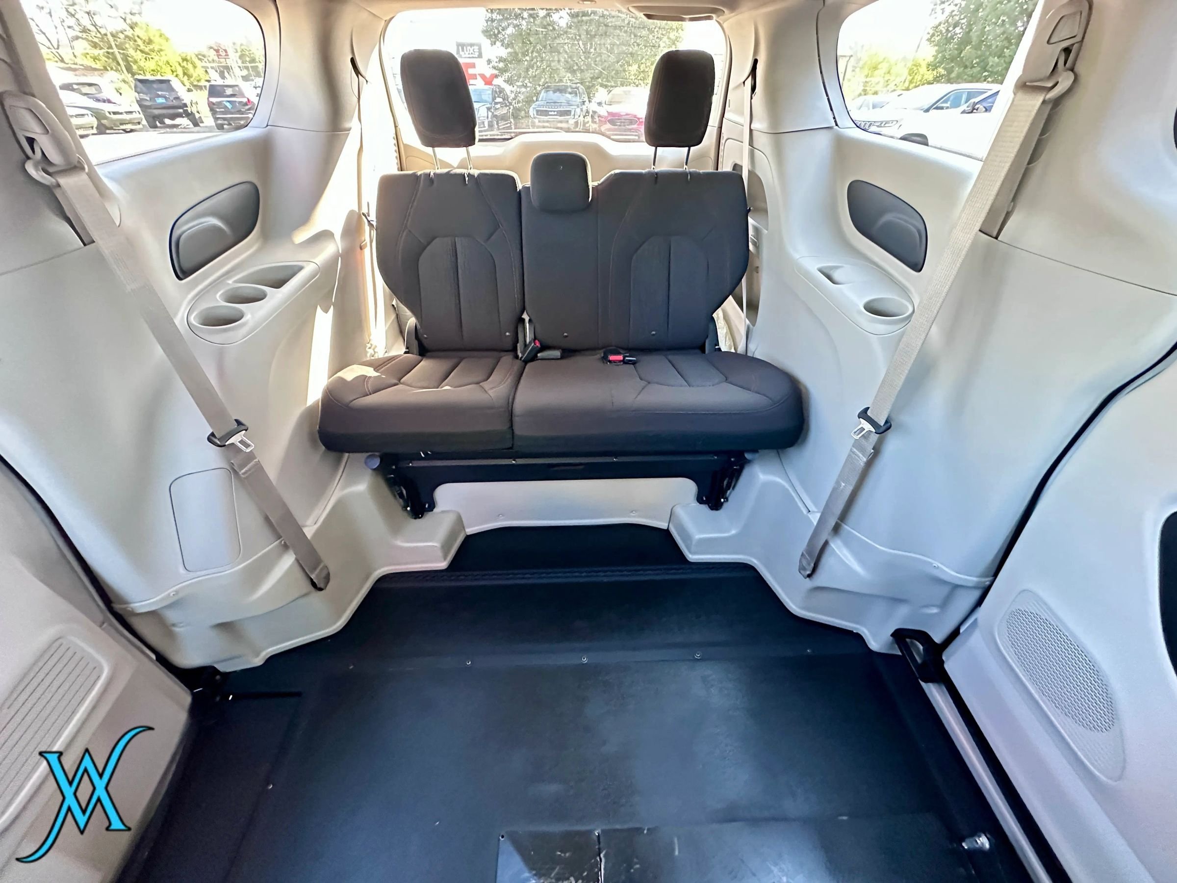 Used 2018 Chrysler Pacifica Touring Plus FWD image 26